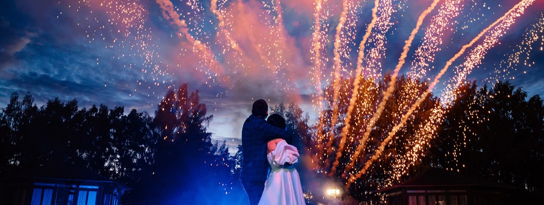 Love in the Sky: Dazzling Fireworks to Light Up Your Wedding Day!